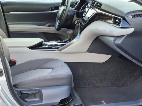 Used 2019 Toyota Camry LE image 19