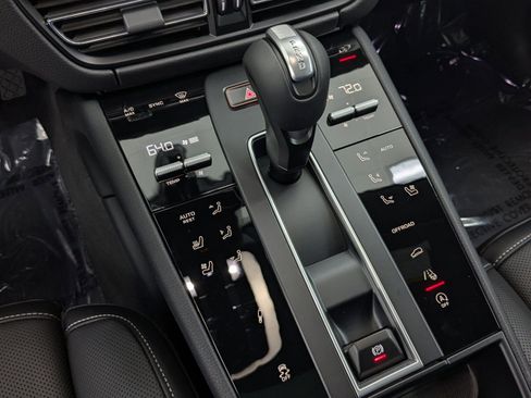 New 2026 Porsche Macan Turbo image 18