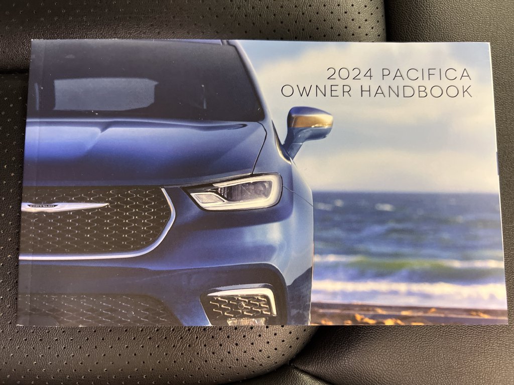 Used 2024 Chrysler Pacifica Touring-L FWD image 40