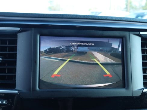 Used 2023 Chrysler Voyager LX image 29