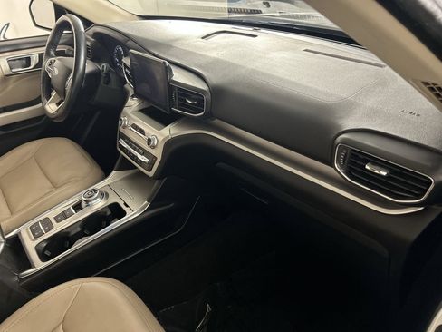 Used 2022 Ford Explorer XLT w/ Equipment Group 202A image 26