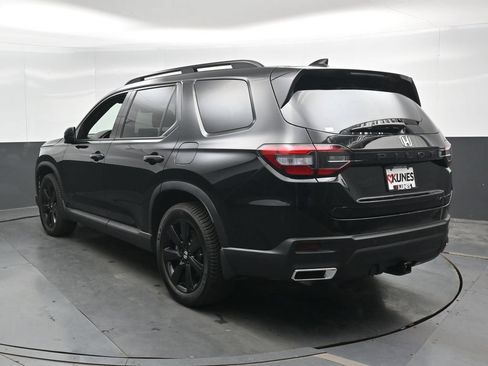Used 2025 Honda Pilot Black Edition image 11