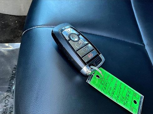 Used 2022 Lincoln Corsair Standard image 12