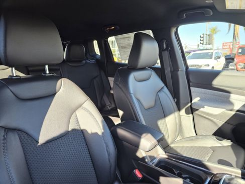 New 2026 Jeep Compass Latitude image 27