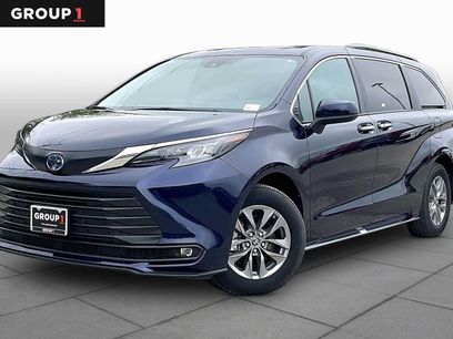 Used 2025 Toyota Sienna XLE