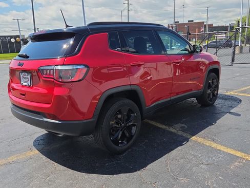 Used 2018 Jeep Compass Latitude w/ Popular Equipment Group AWD/4WD image 5
