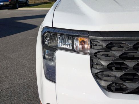 New 2025 Ford Maverick XL image 10