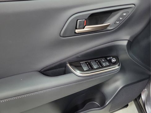 Certified 2024 Toyota Crown Platinum image 11