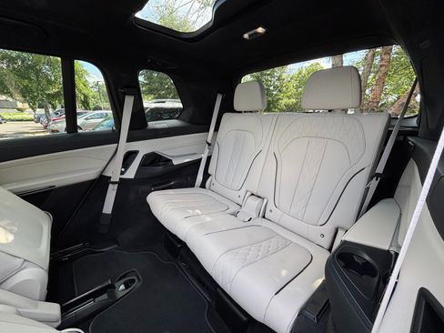 Used 2025 BMW X7 M60i w/ Climate Comfort Package AWD/4WD image 15