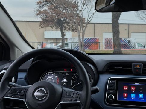 Used 2025 Nissan Versa SV image 34