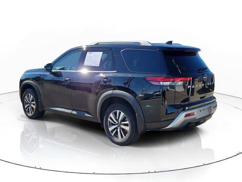Used 2024 Nissan Pathfinder SL image 3
