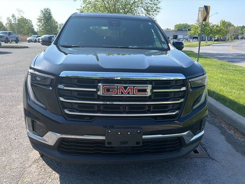Used 2025 GMC Acadia Elevation w/ Elevation Premium Package AWD/4WD image 2