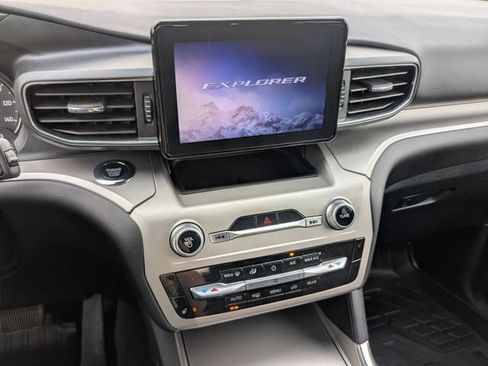 Used 2023 Ford Explorer XLT w/ Equipment Group 202A AWD/4WD image 11