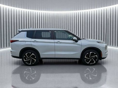 Used 2024 Mitsubishi Outlander SE FWD image 3