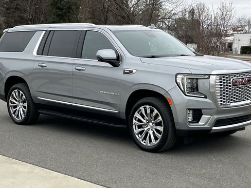 Used 2024 GMC Yukon XL Denali w/ Advanced Technology Package image 1