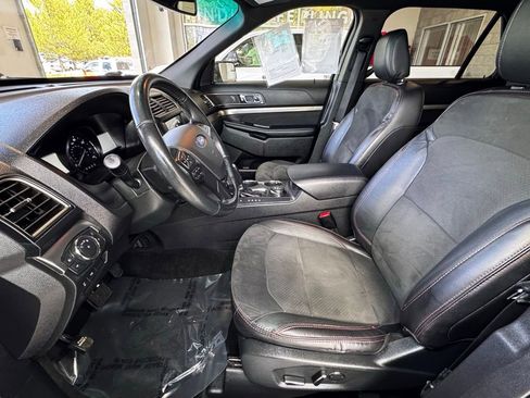 Used 2018 Ford Explorer XLT w/ Equipment Group 202A AWD/4WD image 19