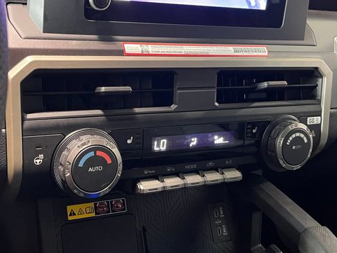 Used 2025 Toyota Tacoma SR5 AWD/4WD image 23