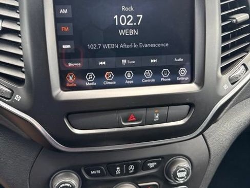 Used 2022 Jeep Cherokee Latitude Lux FWD image 19