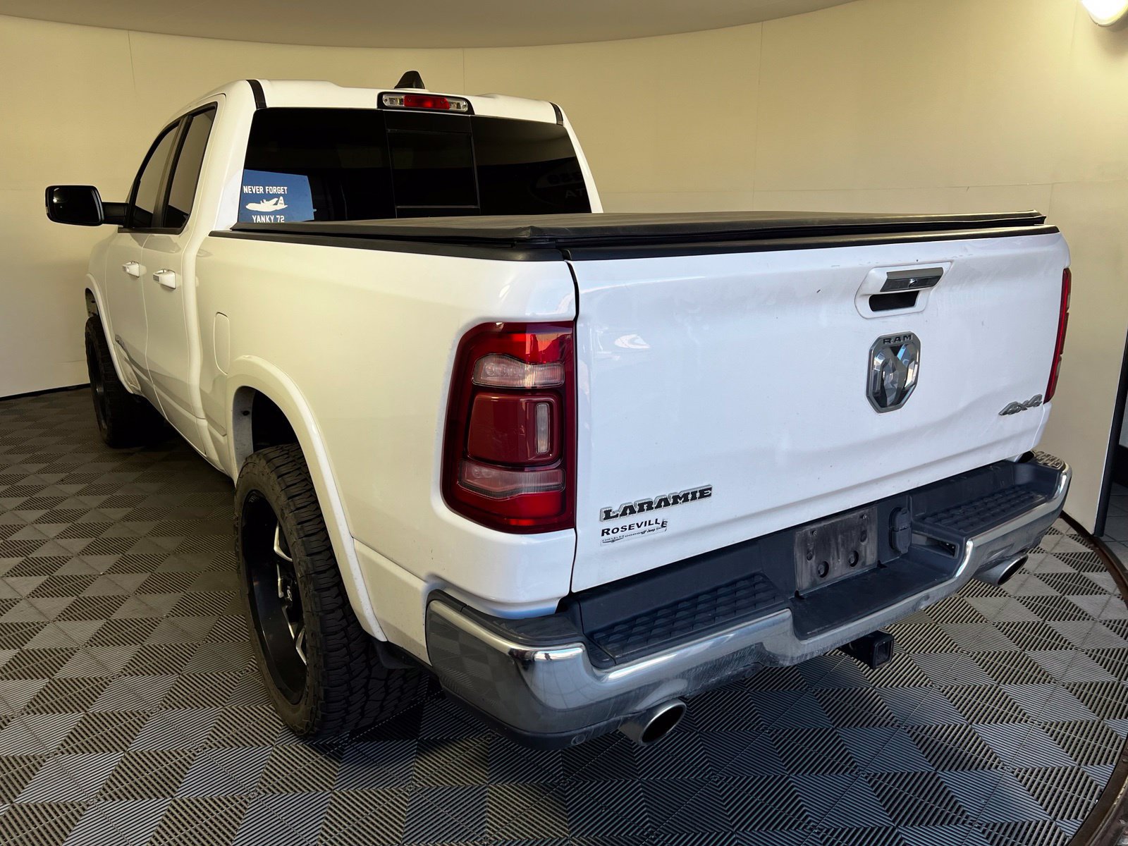 Used 2020 RAM 1500 Laramie AWD/4WD image 7