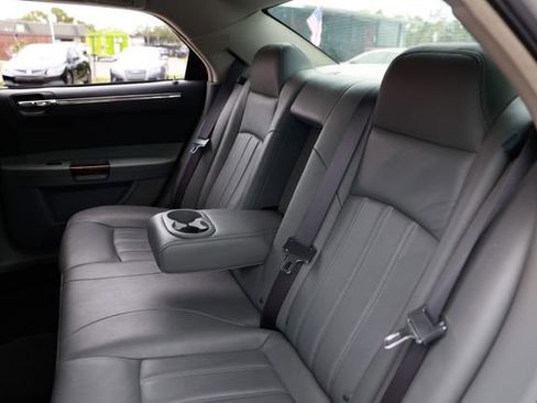 Used 2005 Chrysler 300 C w/ Protection Group II image 8