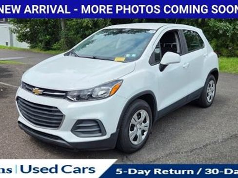 Used 2018 Chevrolet Trax LS FWD image 3
