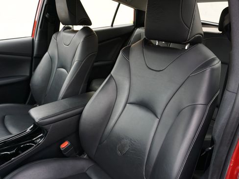 Used 2021 Toyota Prius Prime XLE FWD image 29
