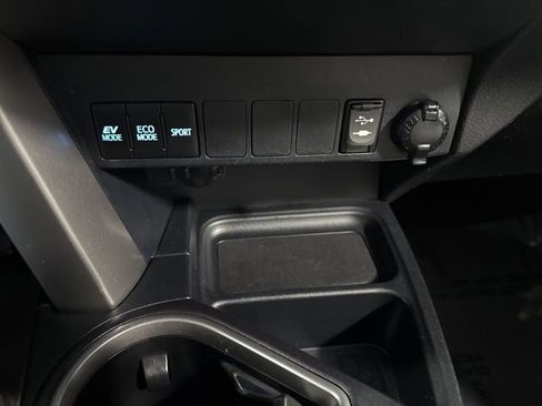 Used 2017 Toyota RAV4 XLE w/ Convenience Package image 21