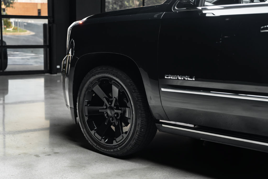 Used 2020 GMC Yukon Denali w/ Enhanced Security Package AWD/4WD image 17