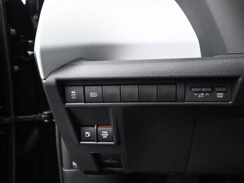 Certified 2025 Toyota Sienna XLE image 24