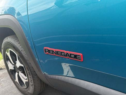 Used 2021 Jeep Renegade Trailhawk w/ Sun & Sound Group AWD/4WD image 30