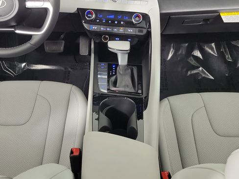 New 2025 Hyundai Elantra Limited w/ Cargo Package image 10