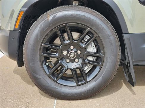 Used 2025 Land Rover Defender 110 S image 10