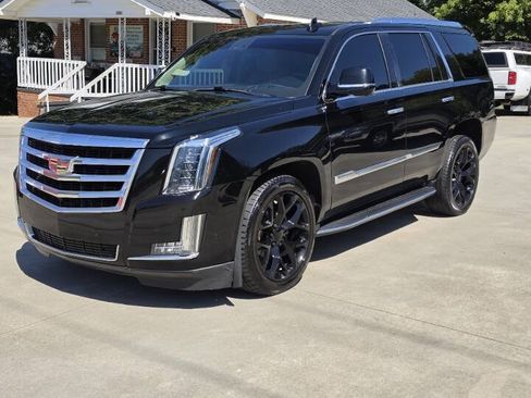 Used 2019 Cadillac Escalade Luxury AWD/4WD image 1