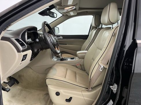 Used 2017 Jeep Grand Cherokee Overland w/ Jeep Active Safety Group image 11