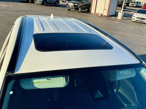 Used 2022 Toyota RAV4 XLE Premium image 11