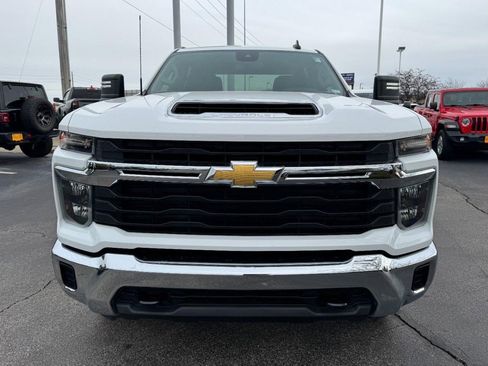 Used 2024 Chevrolet Silverado 2500 LT image 9