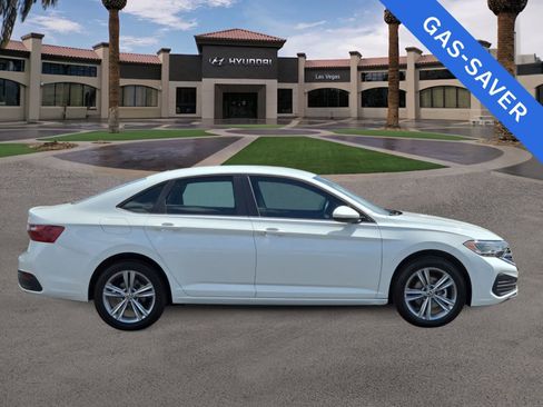 Used 2023 Volkswagen Jetta SE FWD image 9