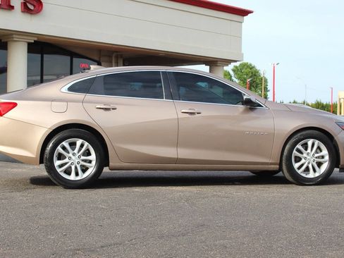 Used 2018 Chevrolet Malibu LT FWD image 3