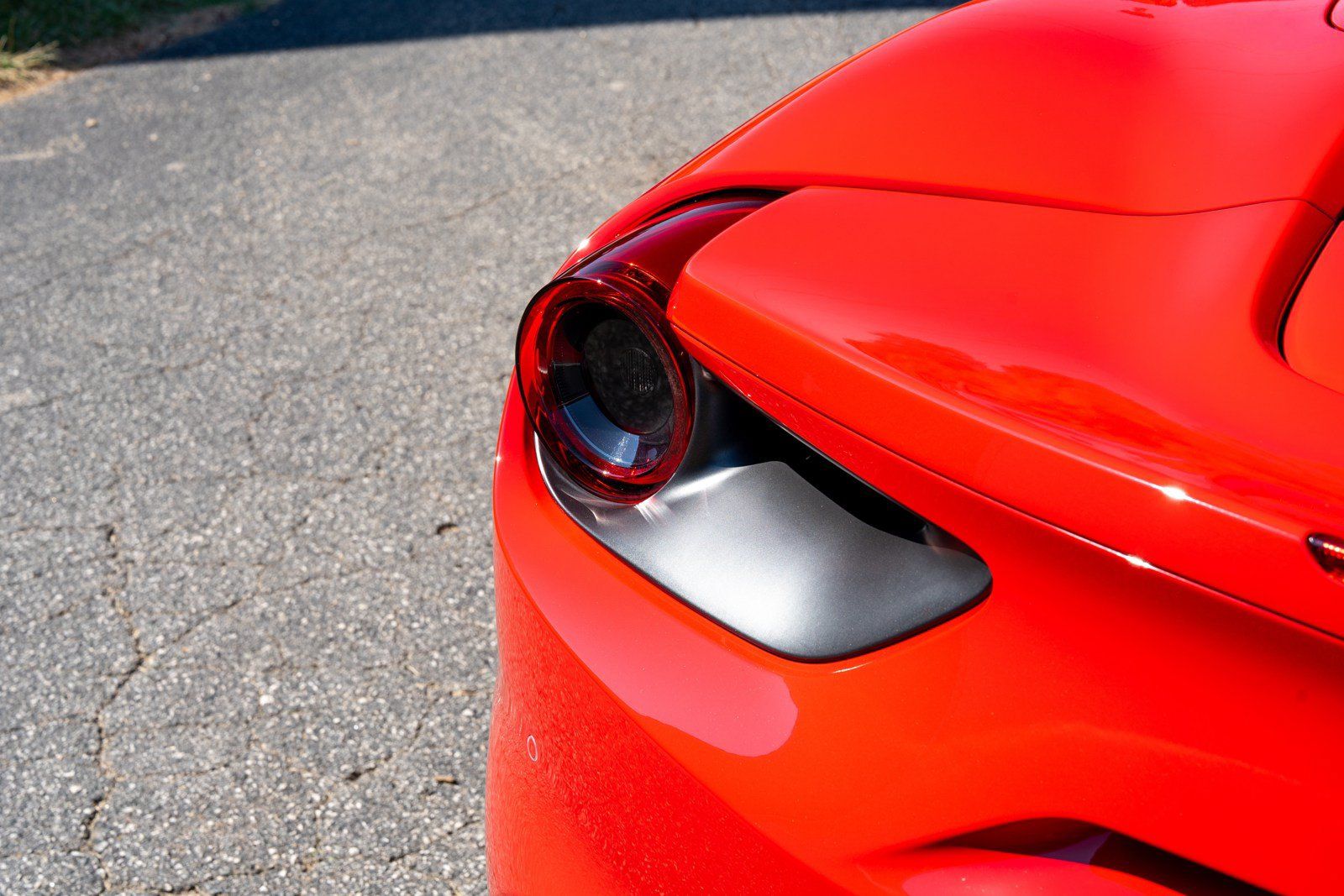 Used 2018 Ferrari 488 Spider RWD image 20