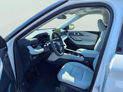 New 2026 Ford Explorer Platinum w/ LUX Leather Package AWD/4WD image 19