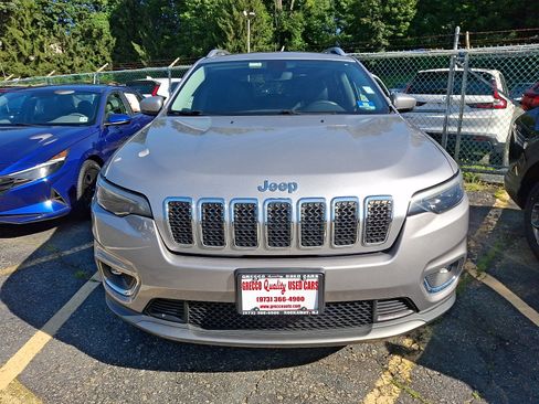Used 2019 Jeep Cherokee Limited AWD/4WD image 2
