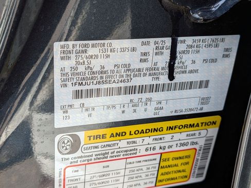 Used 2025 Ford Expedition Active AWD/4WD image 25