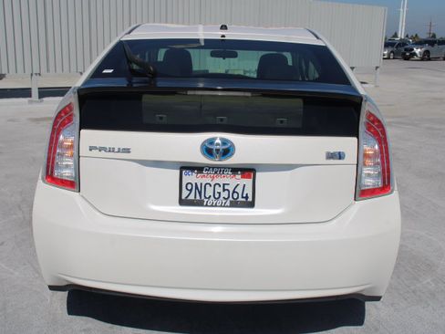 Used 2014 Toyota Prius Two FWD image 4