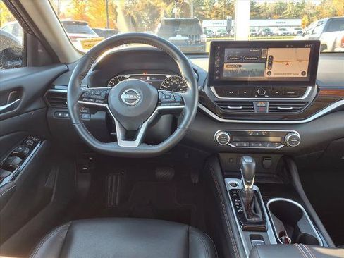 Certified 2024 Nissan Altima 2.0 SR FWD image 9