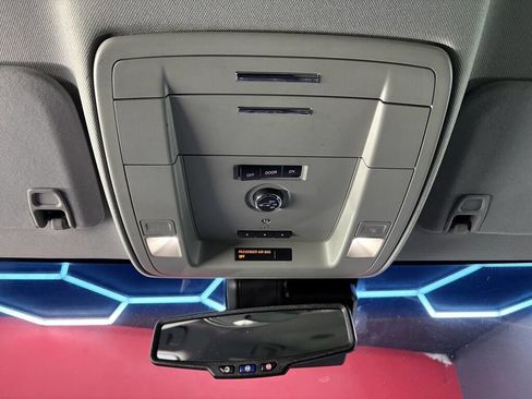 Used 2018 Chevrolet Suburban Premier RWD image 24