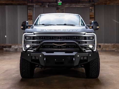 Used 2024 Ford F350 Platinum w/ FX4 Off-Road Package AWD/4WD image 2