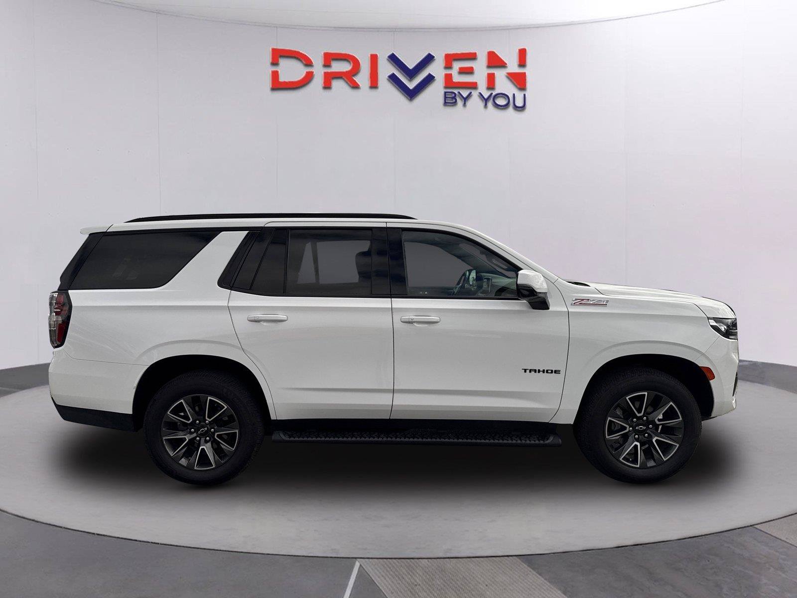 Used 2022 Chevrolet Tahoe Z71 w/ Luxury Package AWD/4WD image 3