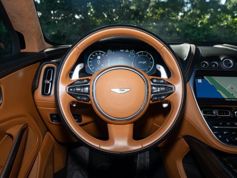 Used 2021 Aston Martin DBX image 20