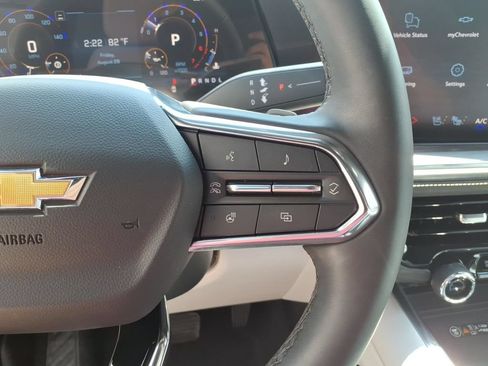 Used 2025 Chevrolet Suburban Premier AWD/4WD image 19
