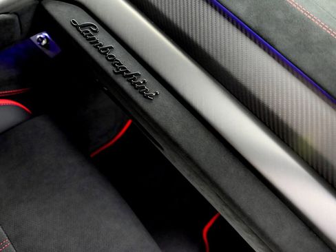 Used 2023 Lamborghini Urus Performante AWD/4WD image 22